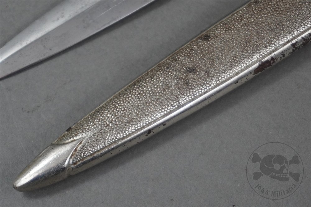 Original Third Reich Model 1938 German Red Cross (Deutsches Rotes Kreuz, DRK) Leaders' Dagger with Portepee — image 13
