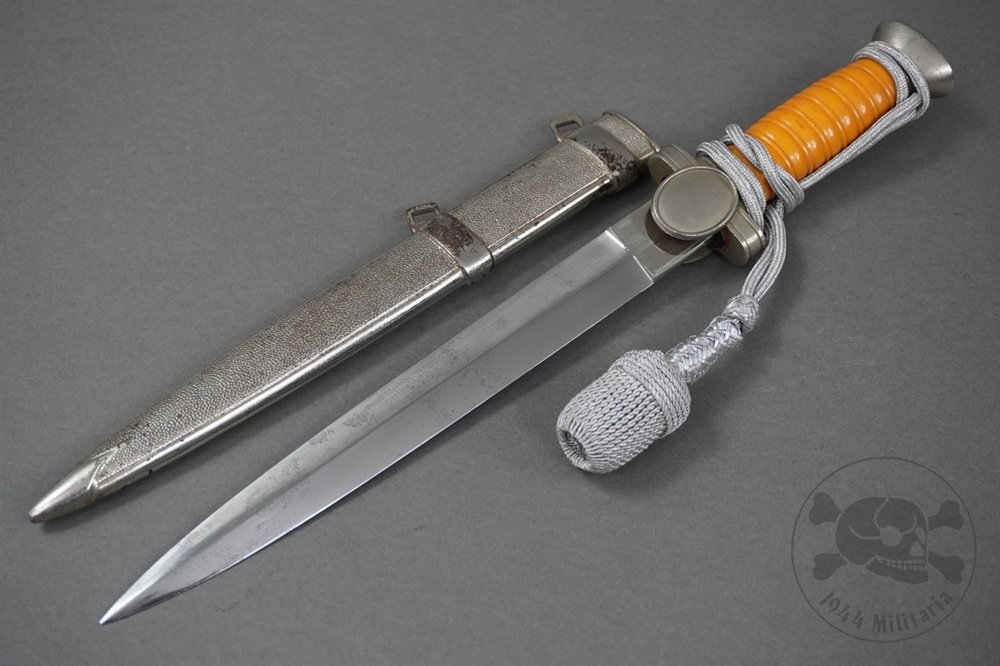 Original Third Reich Model 1938 German Red Cross (Deutsches Rotes Kreuz, DRK) Leaders' Dagger with Portepee — image 16