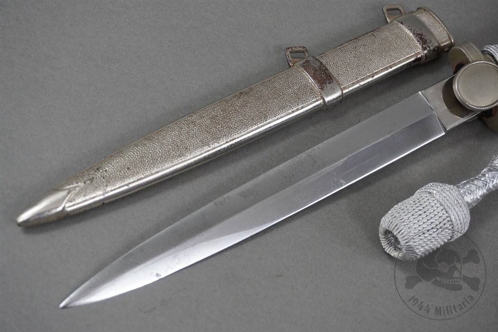 Original Third Reich Model 1938 German Red Cross (Deutsches Rotes Kreuz, DRK) Leaders' Dagger with Portepee — image 17