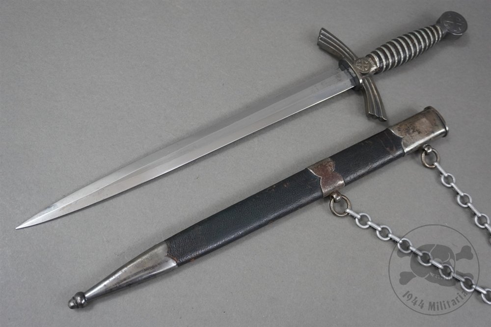 Original German WWII 1st Model Luftwaffe Dagger By Carl Eickhorn — image 3