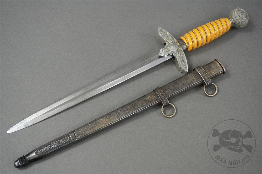 Original German WWII 2nd Model Luftwaffe Dagger By Carl Eickhorn — image 2