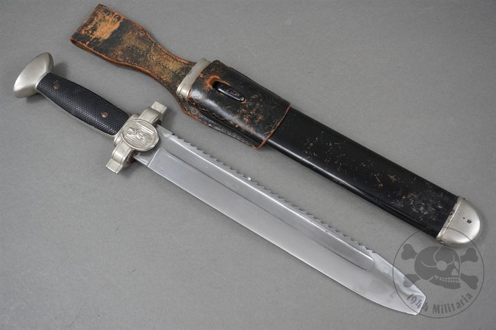 Original Third Reich Red Cross (Deutsches Rotes Kreuz, DRK) Hewer with Frog — image 2