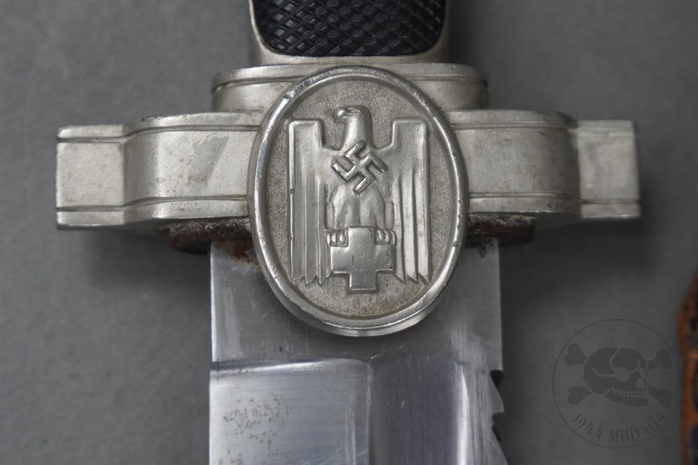 Original Third Reich Red Cross (Deutsches Rotes Kreuz, DRK) Hewer with Frog — image 5