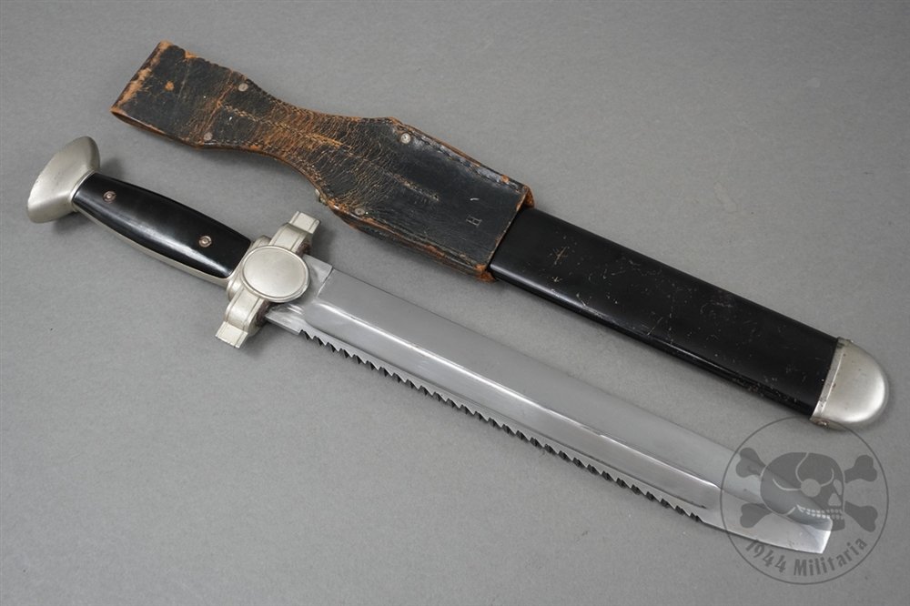 Original Third Reich Red Cross (Deutsches Rotes Kreuz, DRK) Hewer with Frog — image 7