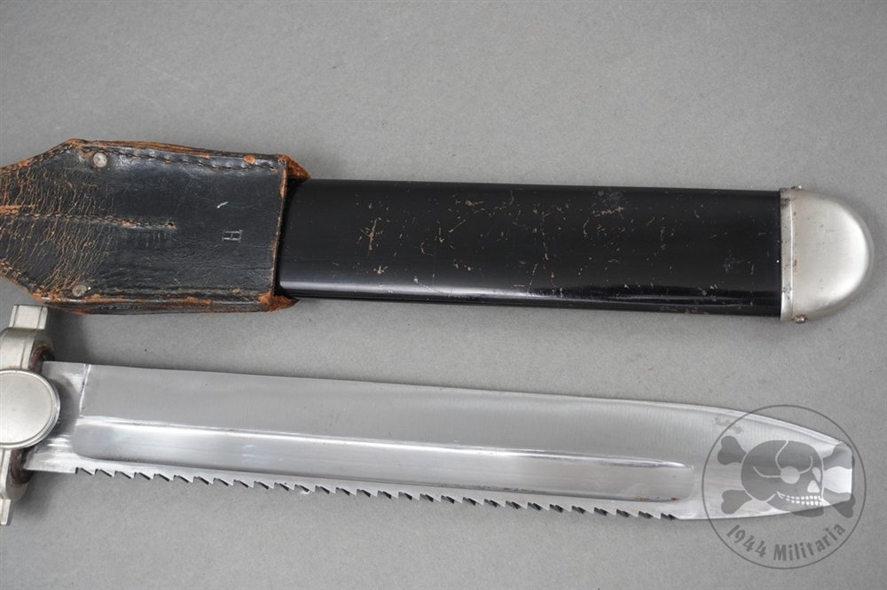 Original Third Reich Red Cross (Deutsches Rotes Kreuz, DRK) Hewer with Frog — image 8