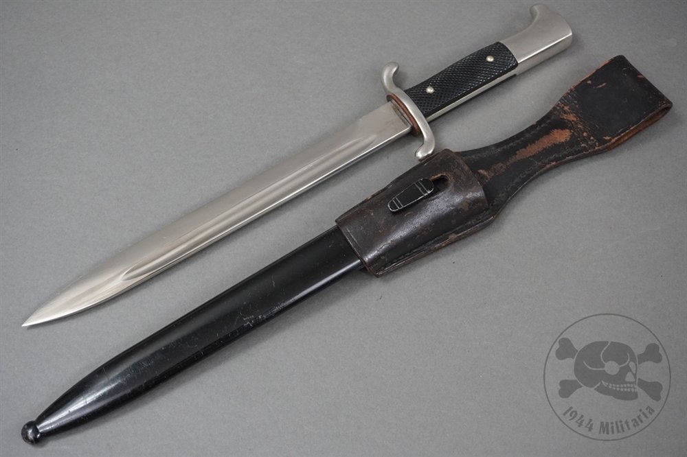 Original German WWII Fireman's (Feuerschutz) Dress Bayonet Long Model (No Maker) With Frog — image 2