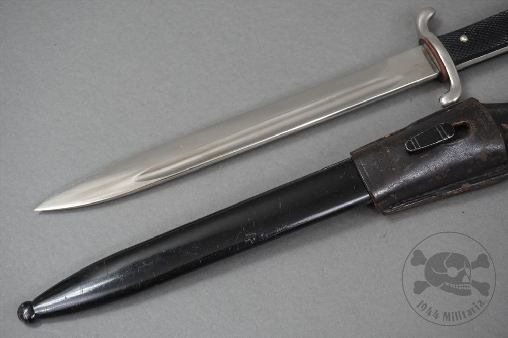 Original German WWII Fireman's (Feuerschutz) Dress Bayonet Long Model (No Maker) With Frog — image 3