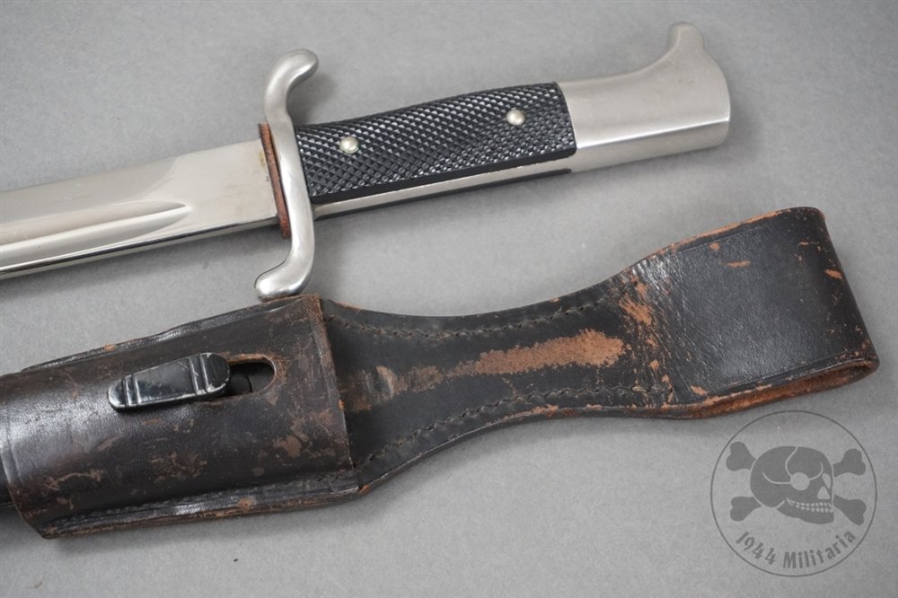 Original German WWII Fireman's (Feuerschutz) Dress Bayonet Long Model (No Maker) With Frog — image 4