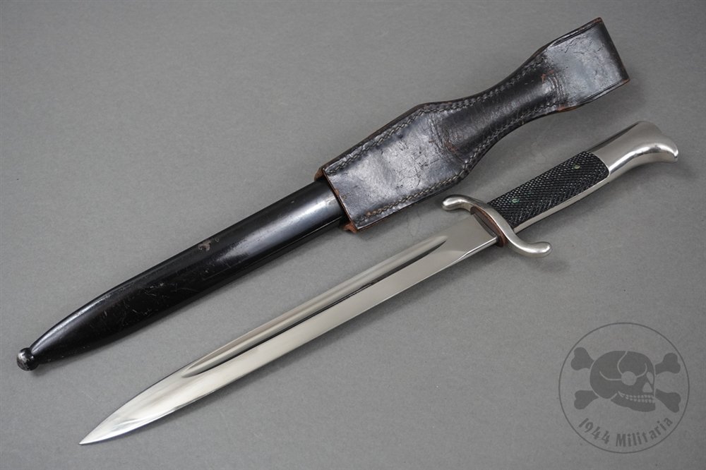 Original German WWII Fireman's (Feuerschutz) Dress Bayonet Long Model (No Maker) With Frog — image 5