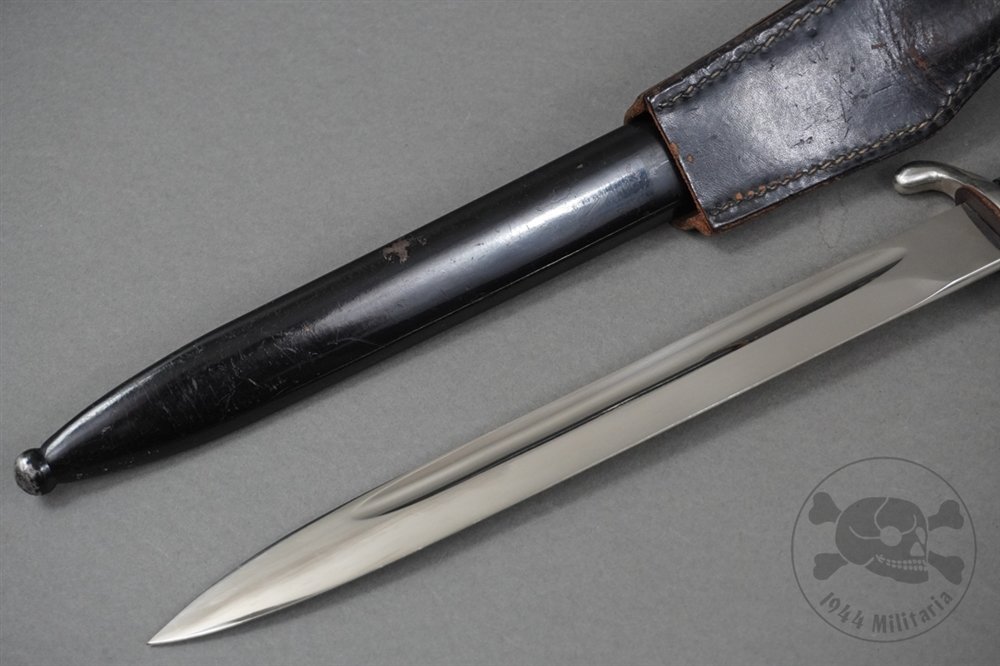 Original German WWII Fireman's (Feuerschutz) Dress Bayonet Long Model (No Maker) With Frog — image 6