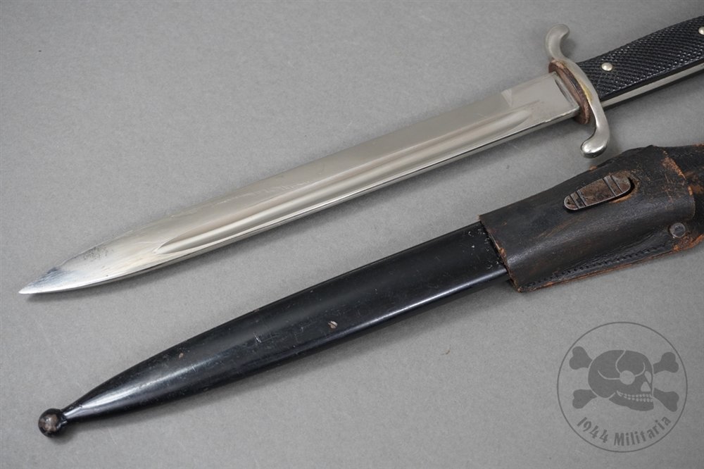 Original German WWII Fireman's (Feuerschutz) Dress Bayonet Long Model (No Maker) With Frog — image 3