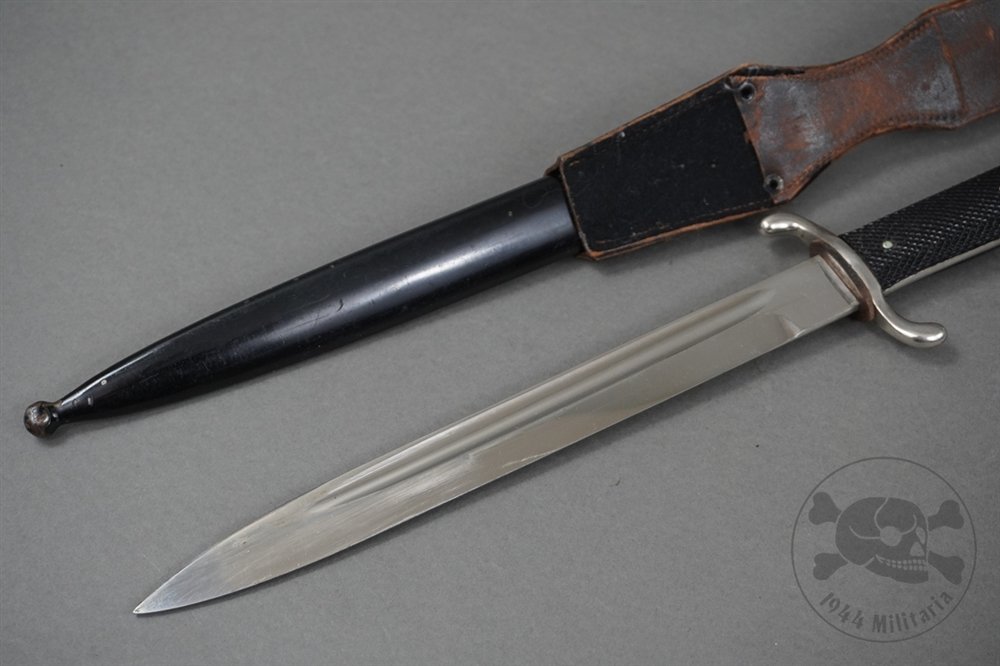 Original German WWII Fireman's (Feuerschutz) Dress Bayonet Long Model (No Maker) With Frog — image 7