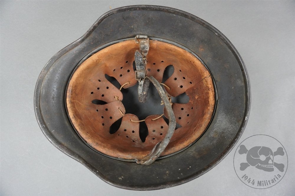 Original German WWII Luftwaffe M40 Helmet Ex-Whitewashed No Decal Q66 — image 11