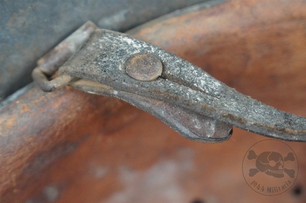 Original German WWII Luftwaffe M40 Helmet Ex-Whitewashed No Decal Q66 — image 20