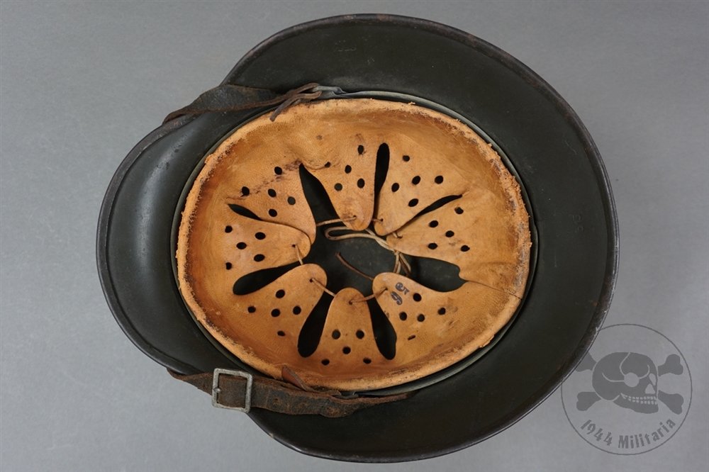 Original German WWII Heer M40 Single Decal SE64 — image 12