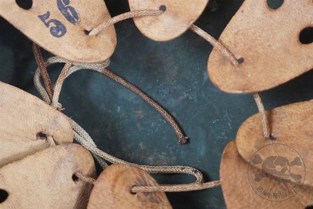 Original German WWII Heer M40 Single Decal SE64 — image 17