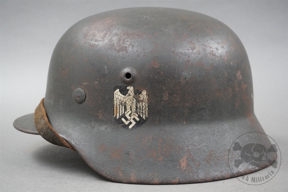 Original German WWII Heer M40 Single Decal SE64 — image 2