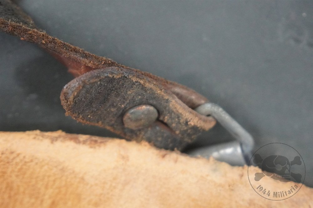 Original German WWII Heer M40 Single Decal SE64 — image 21