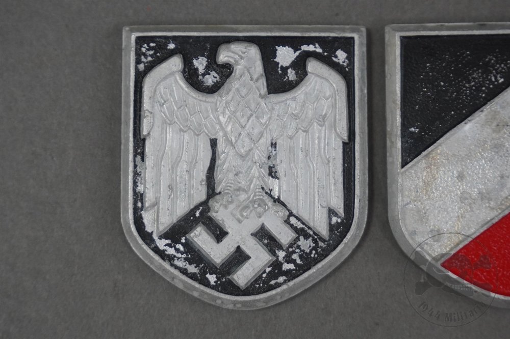 Unissued Original German WWII Heer Tropical Pith Helmet Shield Matching Set — image 2