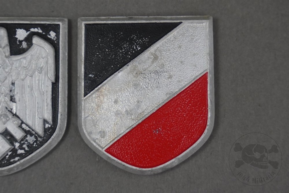 Unissued Original German WWII Heer Tropical Pith Helmet Shield Matching Set — image 3