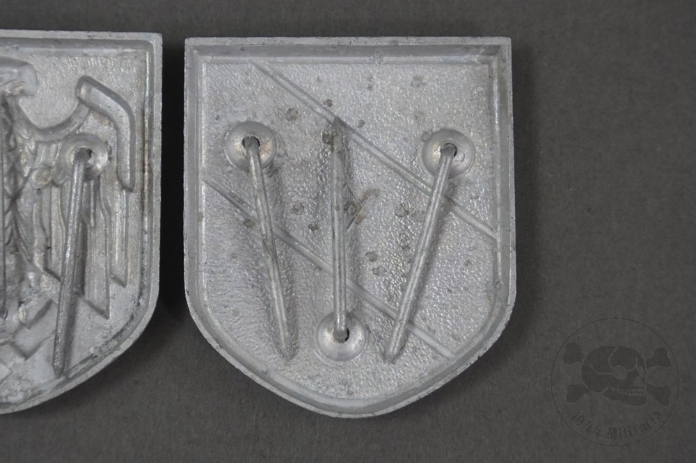 Unissued Original German WWII Heer Tropical Pith Helmet Shield Matching Set — image 6