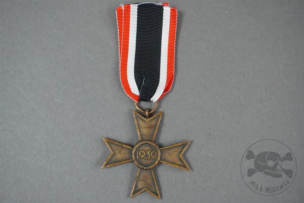 Original German WWII War Merit Cross Without Swords Second Class With Ribbon Unmarked — image 3