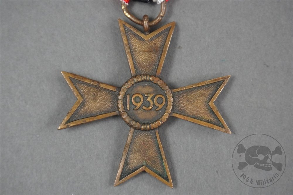 Original German WWII War Merit Cross Without Swords Second Class With Ribbon Unmarked — image 4