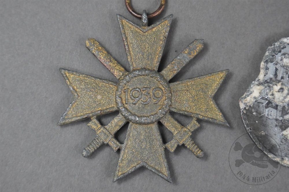 Original German WWII War Merit Cross With Social Welfare Medal Ground Dug — image 5