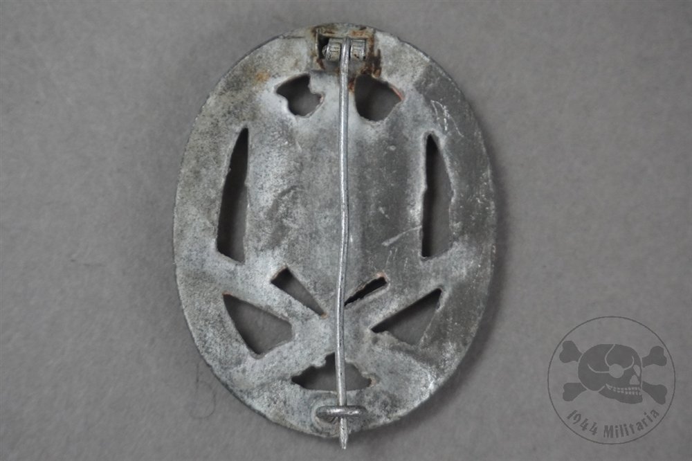 Original German WWII General Assault Badge Unmarked — image 5