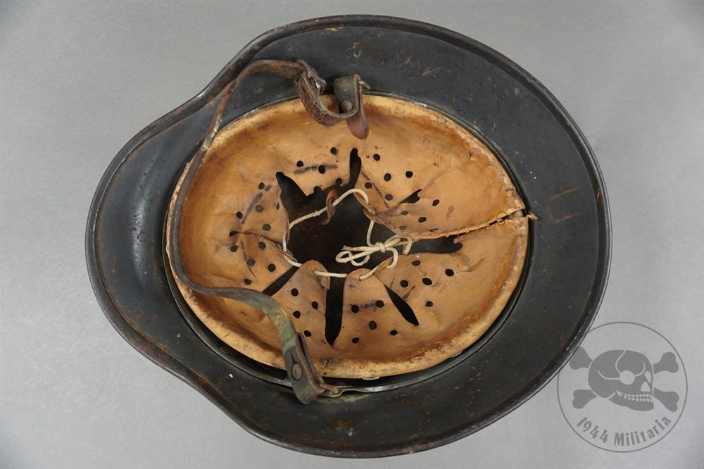 Original German WWII Luftwaffe M40 Single Decal Normandy Camouflaged Helmet Q64 — image 16