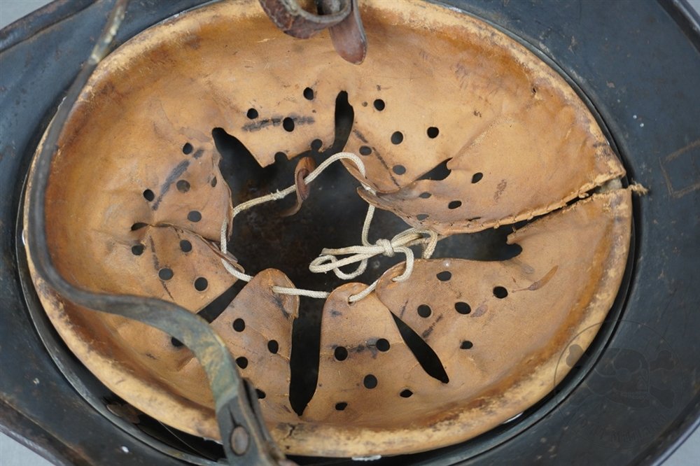 Original German WWII Luftwaffe M40 Single Decal Normandy Camouflaged Helmet Q64 — image 17