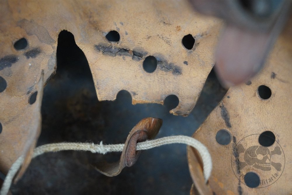 Original German WWII Luftwaffe M40 Single Decal Normandy Camouflaged Helmet Q64 — image 22