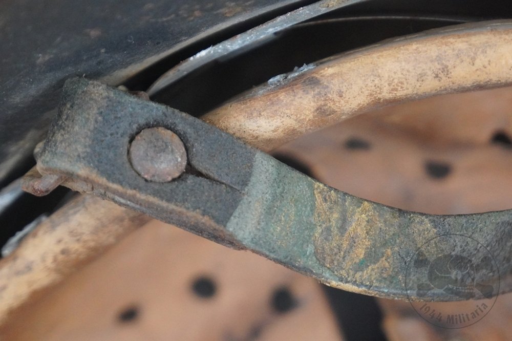 Original German WWII Luftwaffe M40 Single Decal Normandy Camouflaged Helmet Q64 — image 26