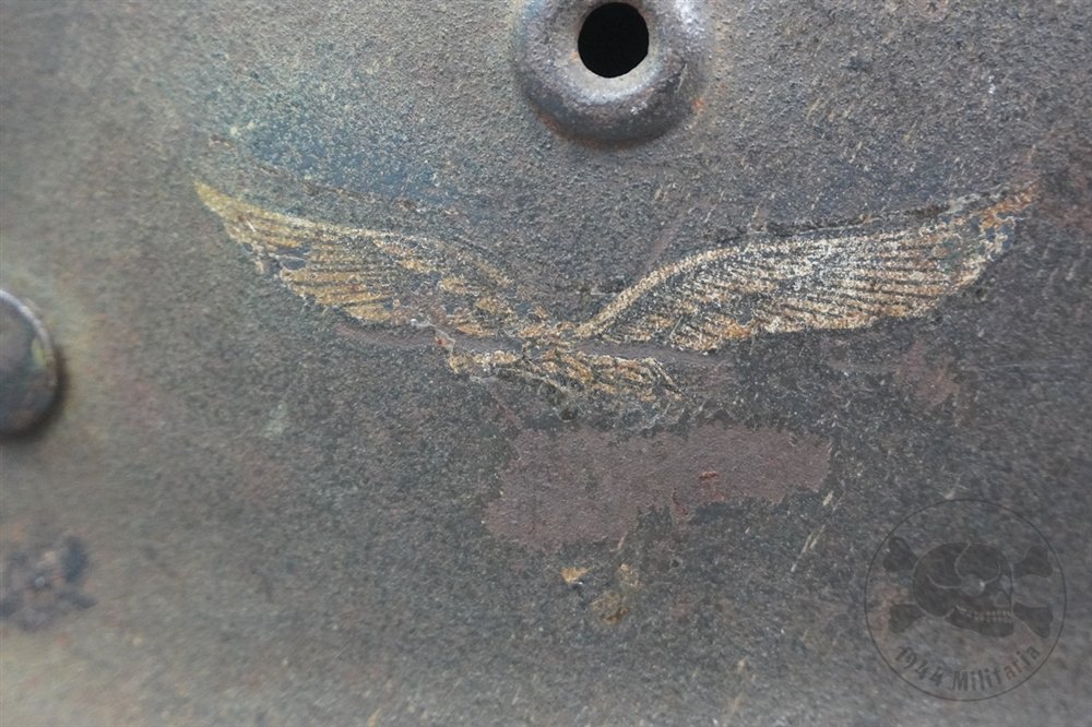 Original German WWII Luftwaffe M40 Single Decal Normandy Camouflaged Helmet Q64 — image 3