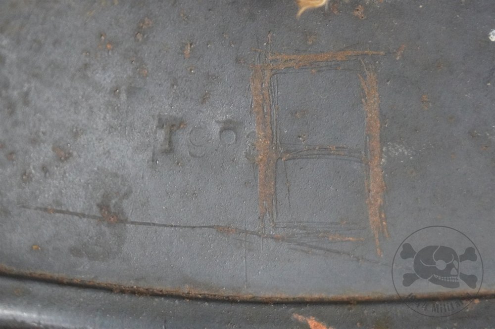 Original German WWII Luftwaffe M40 Single Decal Normandy Camouflaged Helmet Q64 — image 31