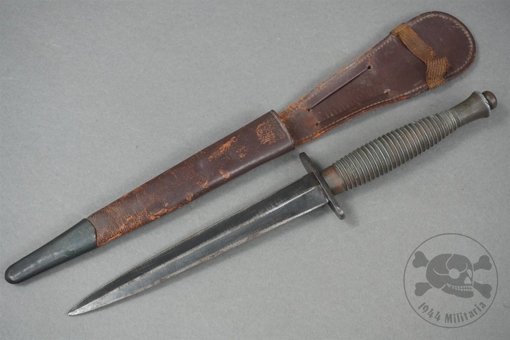 Original British WWII Fairbairn-Sykes Third Pattern Fighting Knife With Scabbard — image 2
