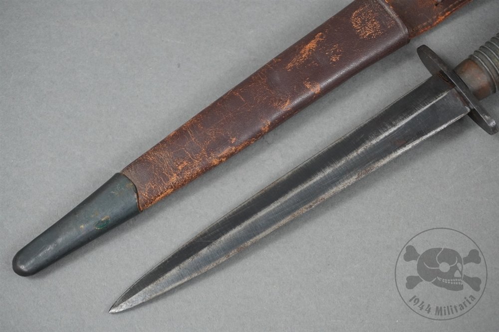 Original British WWII Fairbairn-Sykes Third Pattern Fighting Knife With Scabbard — image 3