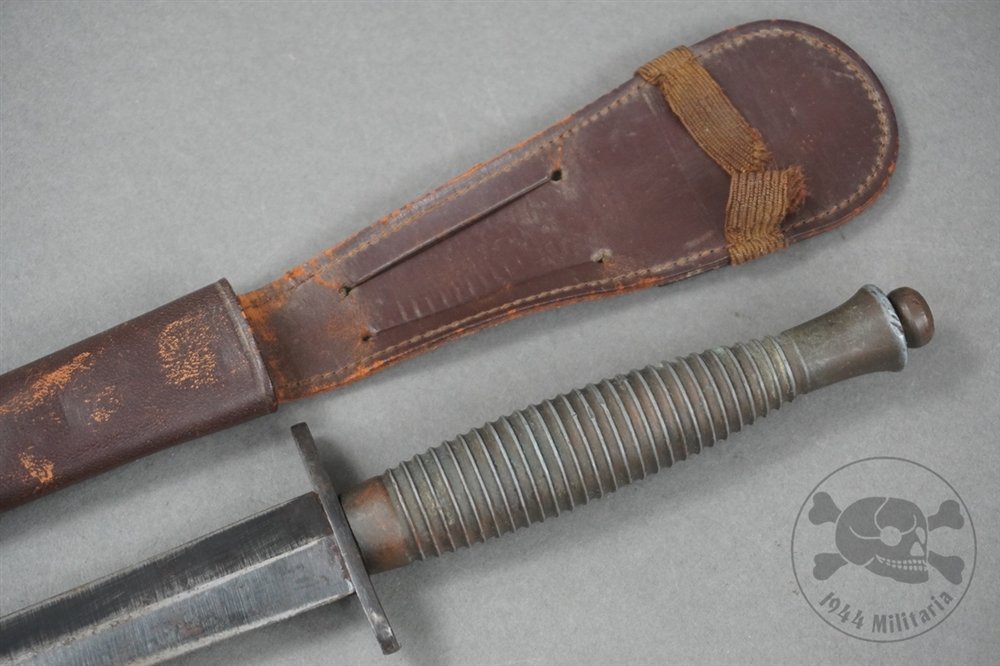 Original British WWII Fairbairn-Sykes Third Pattern Fighting Knife With Scabbard — image 4