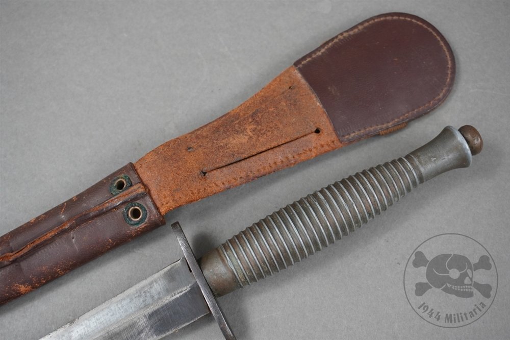 Original British WWII Fairbairn-Sykes Third Pattern Fighting Knife With Scabbard — image 9