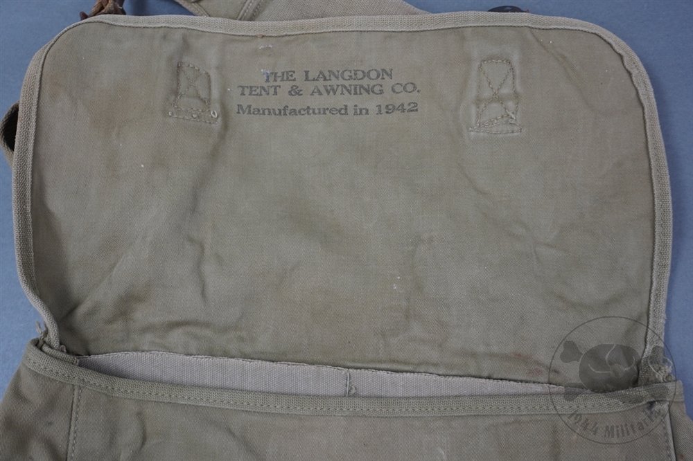 Original US WWII Musette Pouch Marked And Dated 1942 With GP Strap — image 4