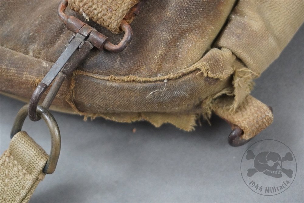 Original US WWII Musette Pouch Marked And Dated 1942 With GP Strap — image 7