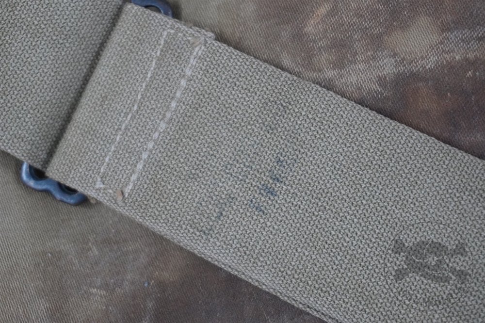 Original US WWII Musette Pouch Marked And Dated 1942 With GP Strap — image 9