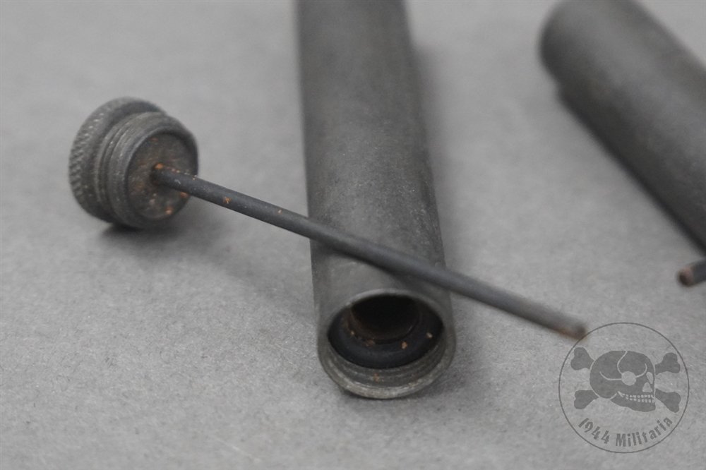 Unissued Original US WWII M1 Carbine Oiler — image 4