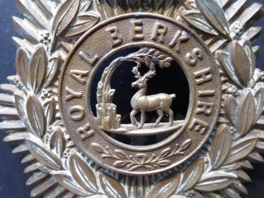 Royal Berkshire regiment KC O/Rs helmet Plate — image 2