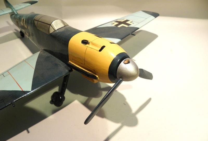 2 Large Vintage WW2 Fighter Aircraft. — image 4