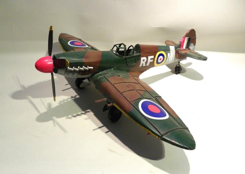 2 Large Vintage WW2 Fighter Aircraft. — image 5