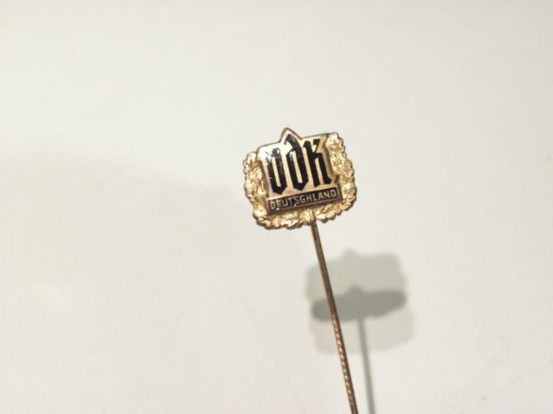 German War Graves Enamelled Pin. — image 2