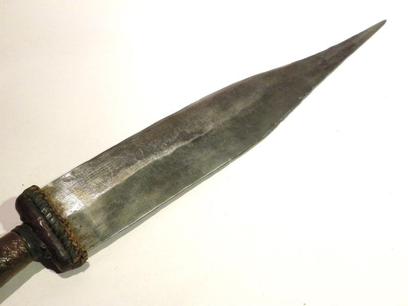 Vintage Tebu Arm Dagger with Scarce Fish Tail Scabbard. — image 4