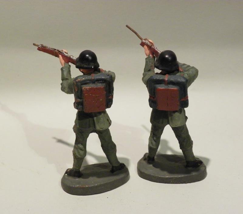 2 Large WW2 Era German Elastolin Soldiers. — image 2