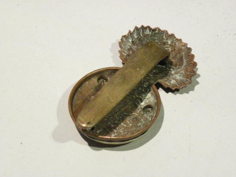 Royal Welch Fusiliers Cap Badge. — image 2